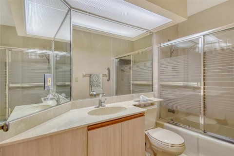 Copropriété à vendre à Sarasota, Floride: 2 chambres, 132.11 m2 № 1815694 - photo 19