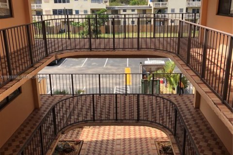 Condominio en venta en Miami, Florida, 2 dormitorios, 89.65 m2 № 1994059 - foto 4