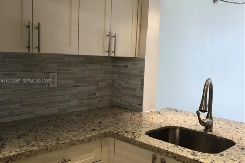 Condominio en venta en Miami, Florida, 2 dormitorios, 89.65 m2 № 1994059 - foto 17