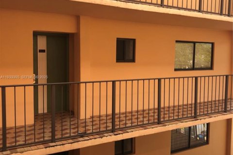 Condominio en venta en Miami, Florida, 2 dormitorios, 89.65 m2 № 1994059 - foto 2
