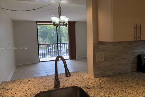 Condominio en venta en Miami, Florida, 2 dormitorios, 89.65 m2 № 1994059 - foto 13