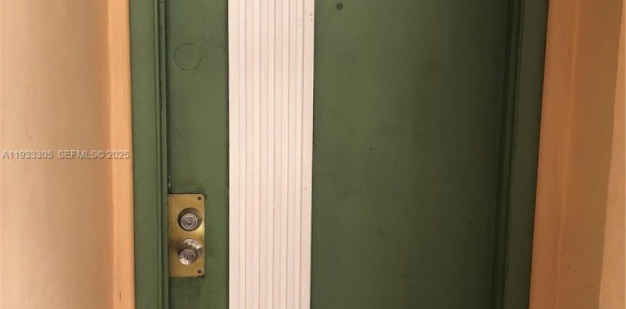 Condominio en Miami, Florida, 2 dormitorios  № 1994059