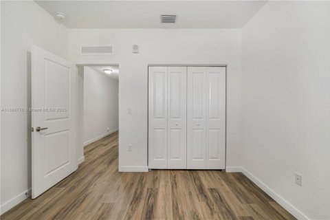 Copropriété à louer à Miami, Floride: 3 chambres, 128.58 m2 № 1951848 - photo 13