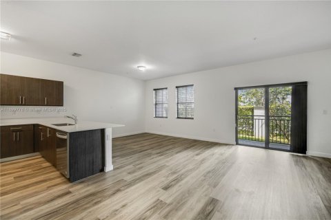 Copropriété à louer à Miami, Floride: 3 chambres, 128.58 m2 № 1951848 - photo 2