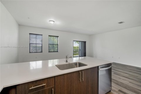 Copropriété à louer à Miami, Floride: 3 chambres, 128.58 m2 № 1951848 - photo 6