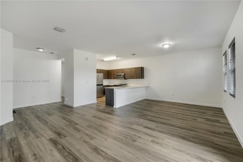 Copropriété à louer à Miami, Floride: 3 chambres, 128.58 m2 № 1951848 - photo 3