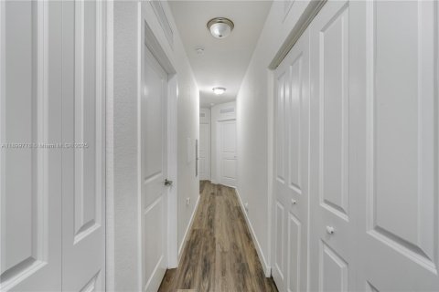 Copropriété à louer à Miami, Floride: 3 chambres, 128.58 m2 № 1951848 - photo 7