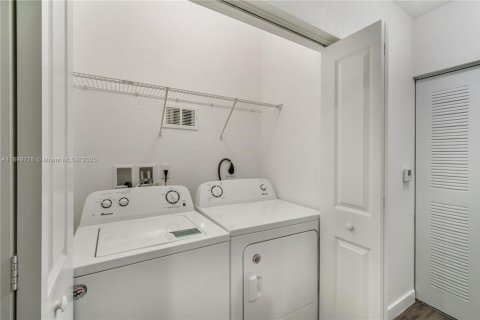 Copropriété à louer à Miami, Floride: 3 chambres, 128.58 m2 № 1951848 - photo 9