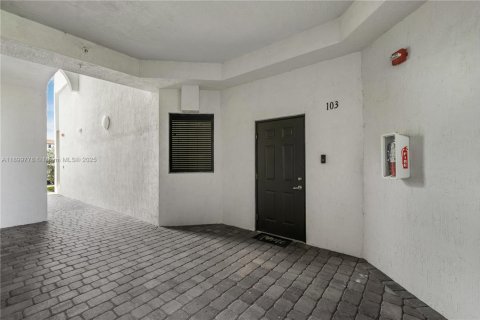 Copropriété à louer à Miami, Floride: 3 chambres, 128.58 m2 № 1951848 - photo 19