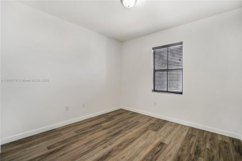 Copropriété à louer à Miami, Floride: 3 chambres, 128.58 m2 № 1951848 - photo 12