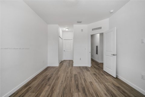 Copropriété à louer à Miami, Floride: 3 chambres, 128.58 m2 № 1951848 - photo 14