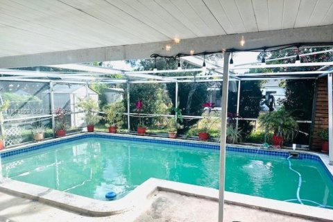 Casa en venta en Miami, Florida, 3 dormitorios, 107.02 m2 № 2000242 - foto 2