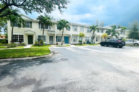 Touwnhouse à vendre à Dania Beach, Floride: 2 chambres, 103.12 m2 № 2397848 - photo 2