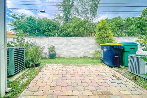Touwnhouse à vendre à Dania Beach, Floride: 2 chambres, 103.12 m2 № 2397848 - photo 24