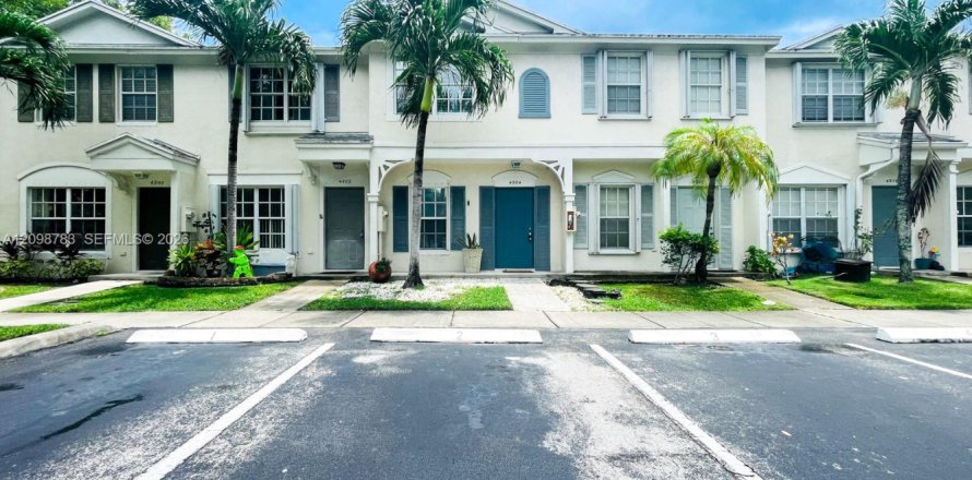 Touwnhouse à Dania Beach, Floride 2 chambres, 103.12 m2 № 2397848