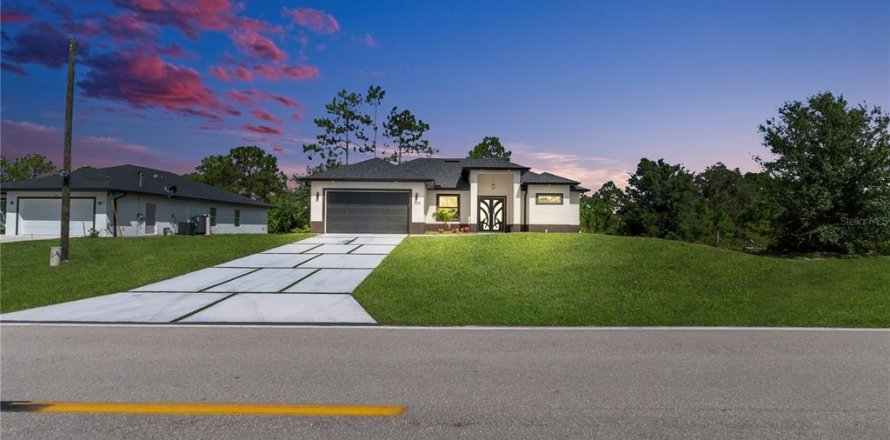 House in Lehigh Acres, Florida 3 bedrooms, 168.62 sq.m. № 1883534