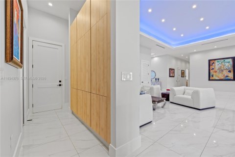 Villa ou maison à vendre à Miami, Floride: 4 chambres, 345.04 m2 № 2081450 - photo 16