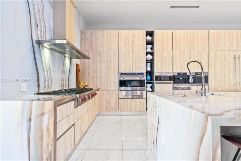 Villa ou maison à vendre à Miami, Floride: 4 chambres, 345.04 m2 № 2081450 - photo 13