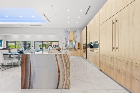 Villa ou maison à vendre à Miami, Floride: 4 chambres, 345.04 m2 № 2081450 - photo 11