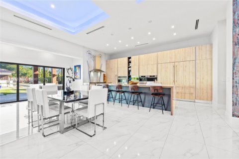 Villa ou maison à vendre à Miami, Floride: 4 chambres, 345.04 m2 № 2081450 - photo 9