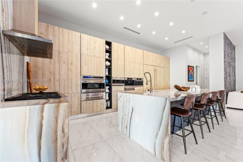 Villa ou maison à vendre à Miami, Floride: 4 chambres, 345.04 m2 № 2081450 - photo 14