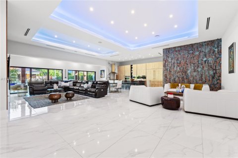Villa ou maison à vendre à Miami, Floride: 4 chambres, 345.04 m2 № 2081450 - photo 6
