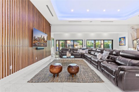 Villa ou maison à vendre à Miami, Floride: 4 chambres, 345.04 m2 № 2081450 - photo 8