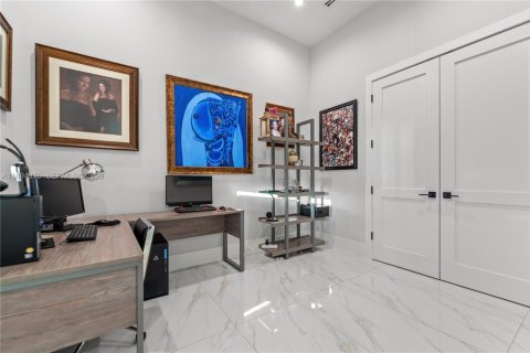 Villa ou maison à vendre à Miami, Floride: 4 chambres, 345.04 m2 № 2081450 - photo 29