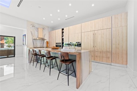 Villa ou maison à vendre à Miami, Floride: 4 chambres, 345.04 m2 № 2081450 - photo 10
