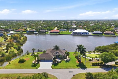 Villa ou maison à vendre à Port Charlotte, Floride: 3 chambres, 195.93 m2 № 2096960 - photo 2