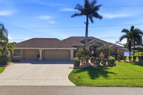 Villa ou maison à vendre à Port Charlotte, Floride: 3 chambres, 195.93 m2 № 2096960 - photo 4