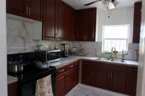 Купить виллу или дом в Майами, Флорида 3 спальни, 235.04м2, № 1938677 - фото 19