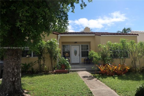 Купить виллу или дом в Майами, Флорида 3 спальни, 235.04м2, № 1938677 - фото 1
