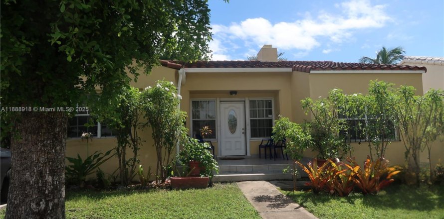 Дом в Майами, Флорида 3 спальни, 235.04м2 № 1938677