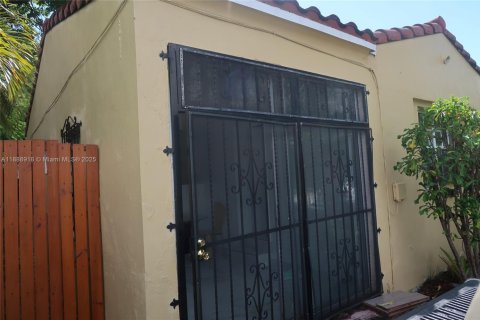 Купить виллу или дом в Майами, Флорида 3 спальни, 235.04м2, № 1938677 - фото 3