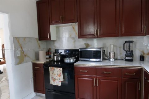 Купить виллу или дом в Майами, Флорида 3 спальни, 235.04м2, № 1938677 - фото 21