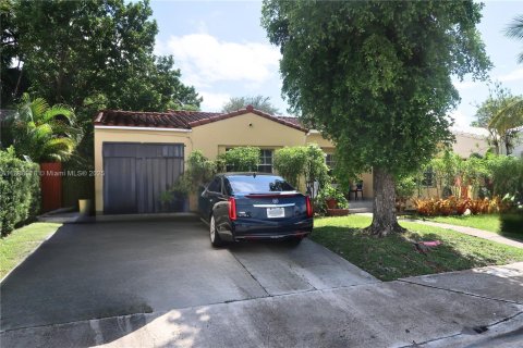 Купить виллу или дом в Майами, Флорида 3 спальни, 235.04м2, № 1938677 - фото 2