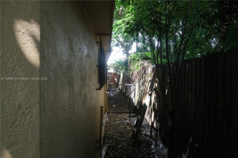 Купить виллу или дом в Майами, Флорида 3 спальни, 235.04м2, № 1938677 - фото 12