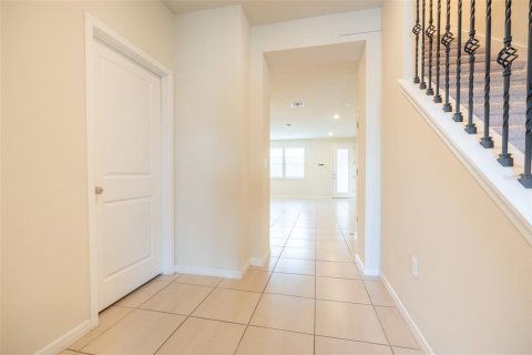 Touwnhouse à louer à Orlando, Floride: 4 chambres, 155.61 m2 № 2098564 - photo 8