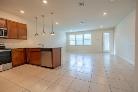 Touwnhouse à louer à Orlando, Floride: 4 chambres, 155.61 m2 № 2098564 - photo 12