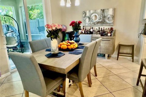 Adosado en venta en Hollywood, Florida, 3 dormitorios № 1946772 - foto 4