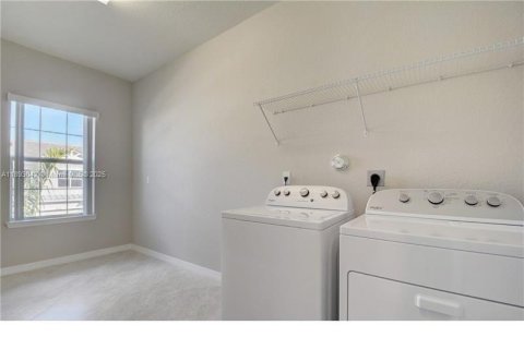 Adosado en venta en Hollywood, Florida, 3 dormitorios № 1946772 - foto 17