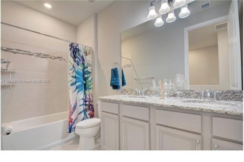 Adosado en venta en Hollywood, Florida, 3 dormitorios № 1946772 - foto 15