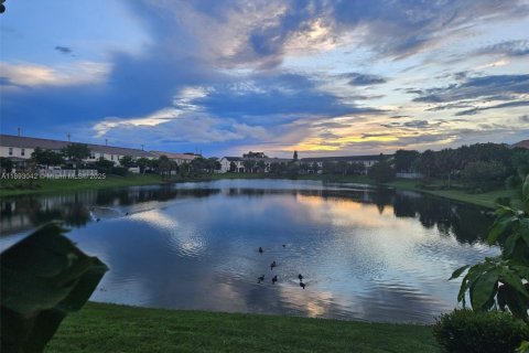 Adosado en venta en Hollywood, Florida, 3 dormitorios № 1946772 - foto 22
