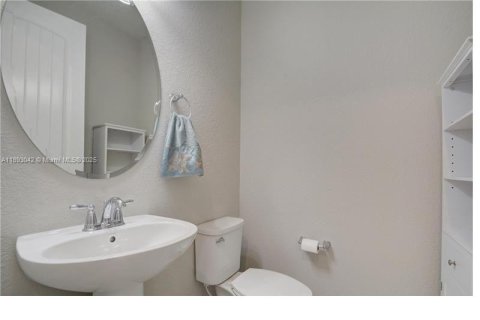 Adosado en venta en Hollywood, Florida, 3 dormitorios № 1946772 - foto 18