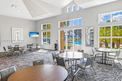 Adosado en venta en Hollywood, Florida, 3 dormitorios № 1946772 - foto 30