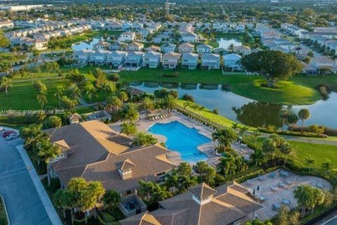 Adosado en venta en Hollywood, Florida, 3 dormitorios № 1946772 - foto 29