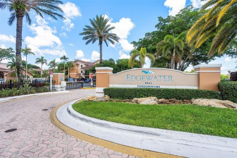 Condo in Coral Springs, Florida, 2 bedrooms  № 2019318 - photo 25