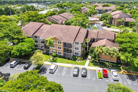 Condo in Coral Springs, Florida, 2 bedrooms  № 2019318 - photo 27