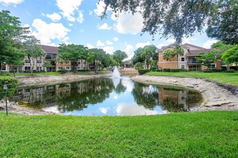Condo in Coral Springs, Florida, 2 bedrooms  № 2019318 - photo 21